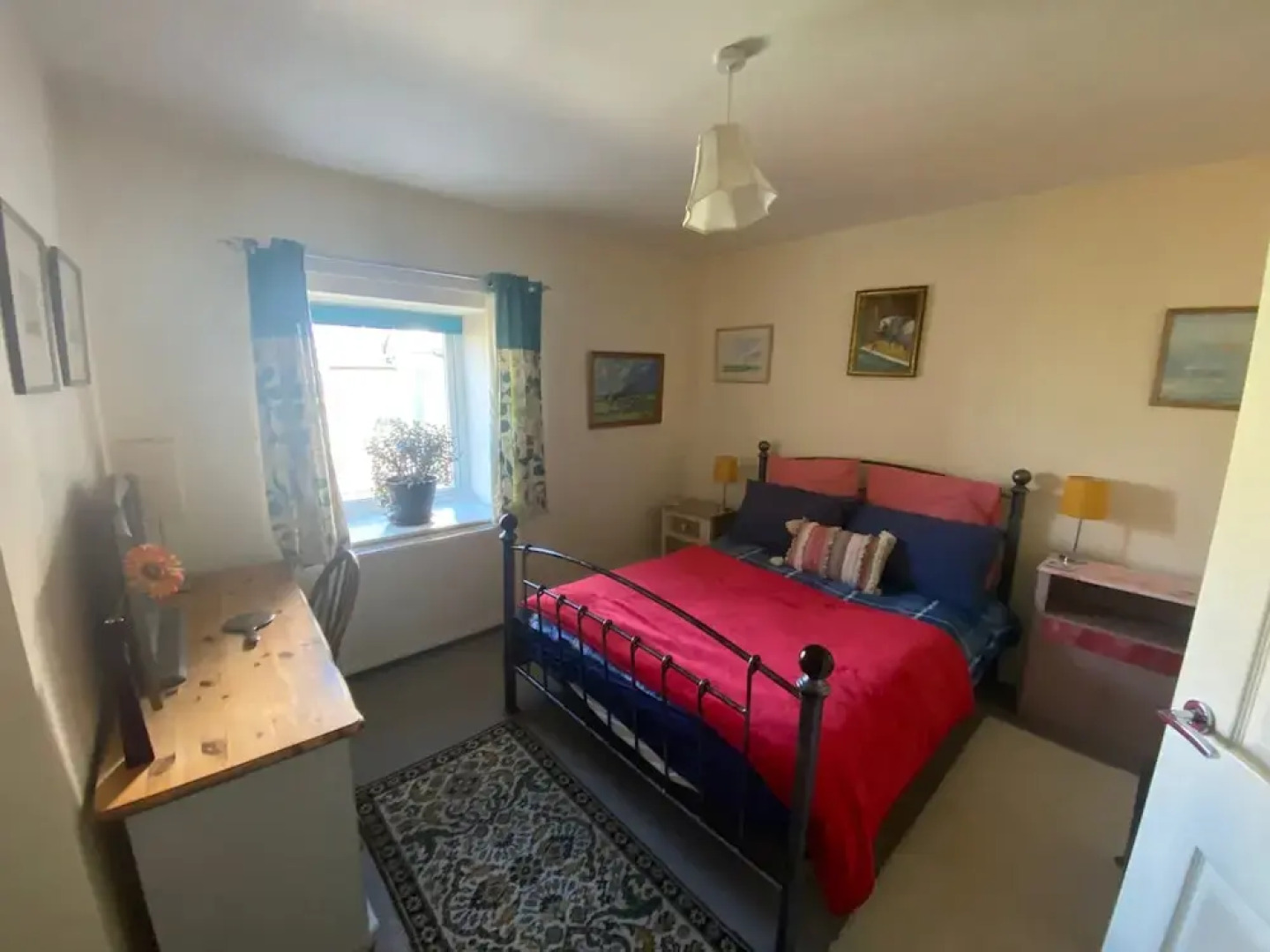 Cosy and Stylish Cottage in Thornhill