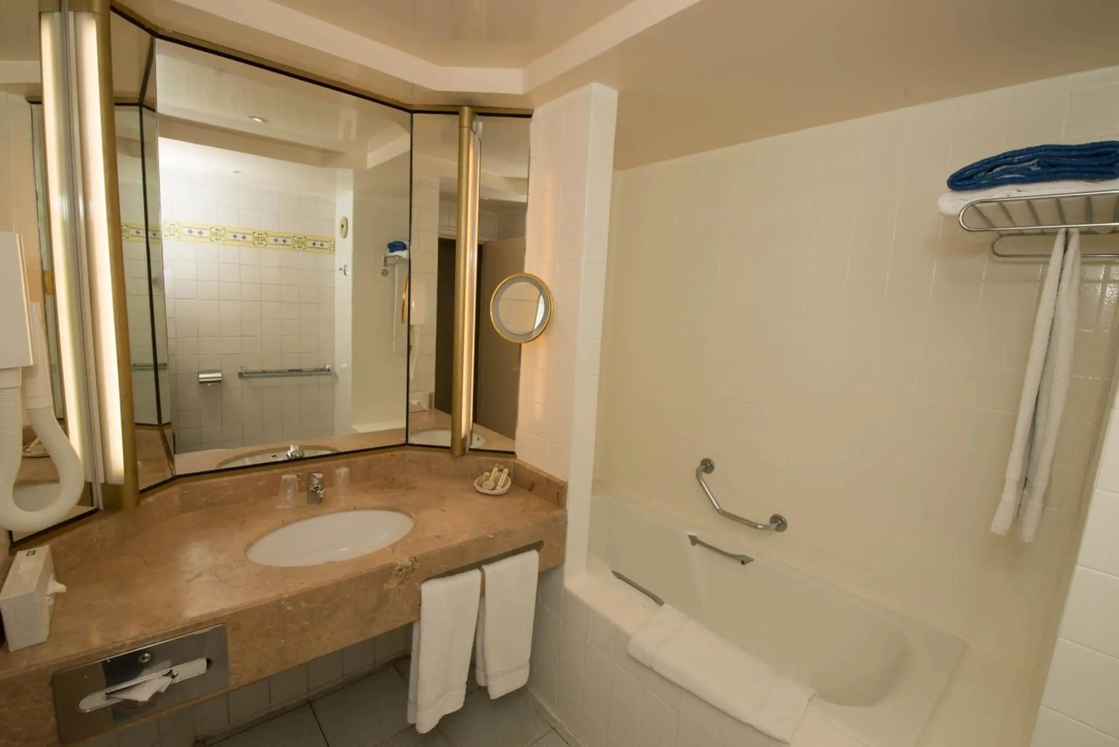 Hotel Bakoua Les Trois Ilets