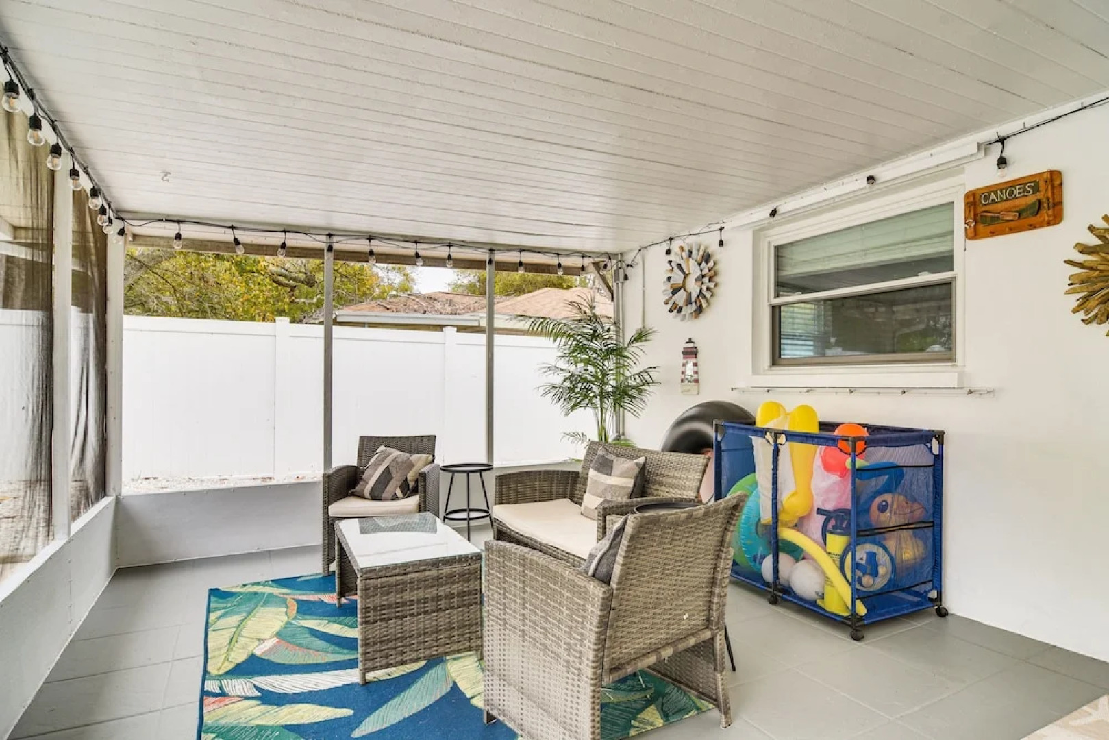 Vibrant Largo Home: Heated Pool, Lake Views!