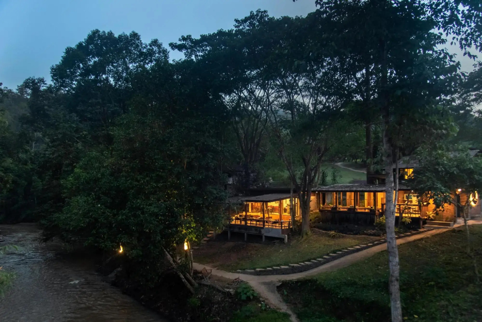 Tawan Riverside - Elephant Resort