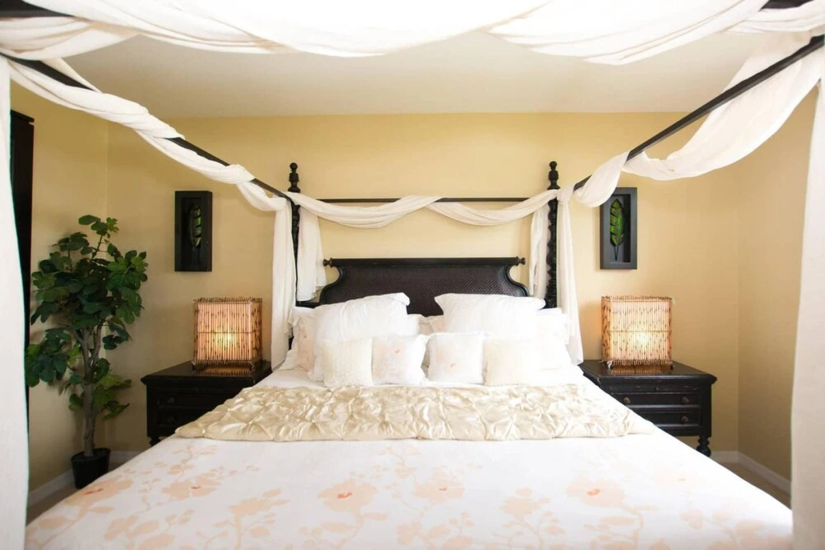 Classy artsy ocean-view unit near pool at Pacifico in Coco sleeps 6