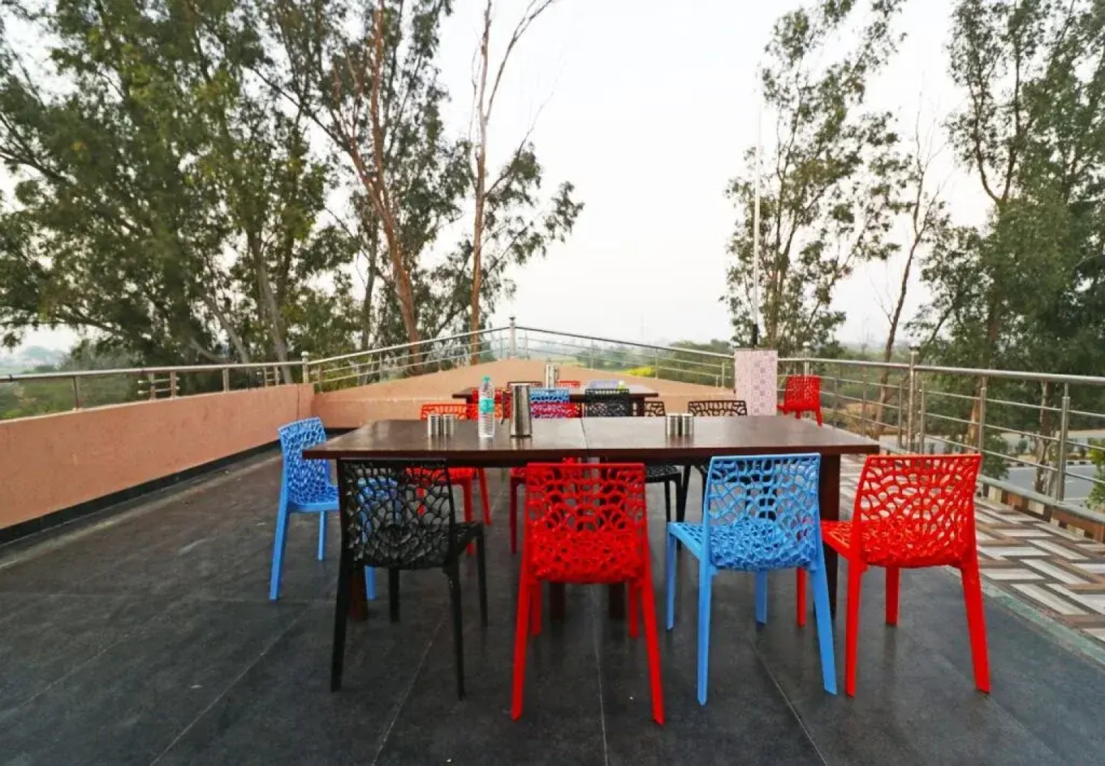 Tr Hotel By OYO Rooms