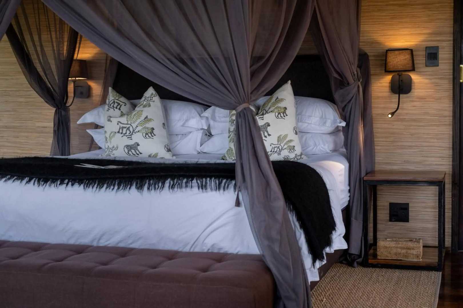 HillsNek Safari Camp - Amakhala Game Reserve