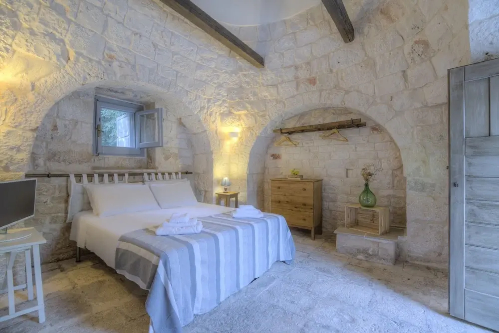 Trullo Palmento Cisternino by Typney