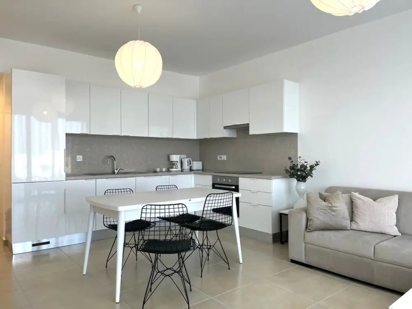 Lovely and Stylish Apartment With Calming Garden View