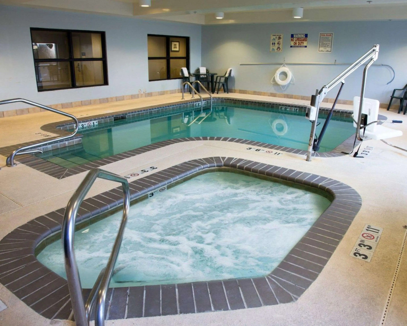 Comfort Suites Fultondale I-65 near I-22