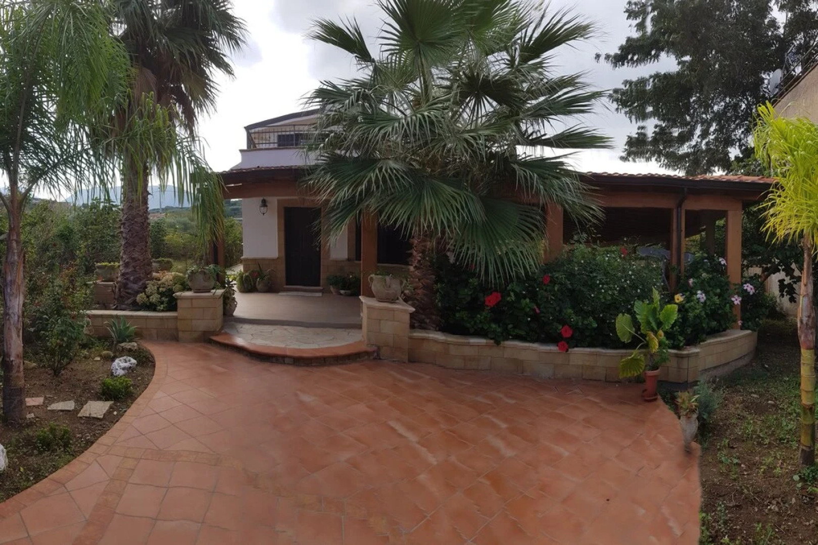 Luxurious villa at shore