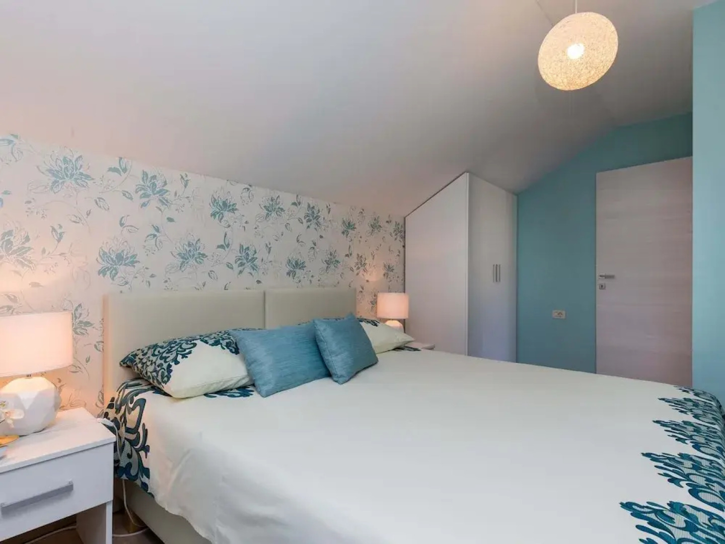 Apartment Cetinic - Two Bedroom Apartment With Terrace and Sea View