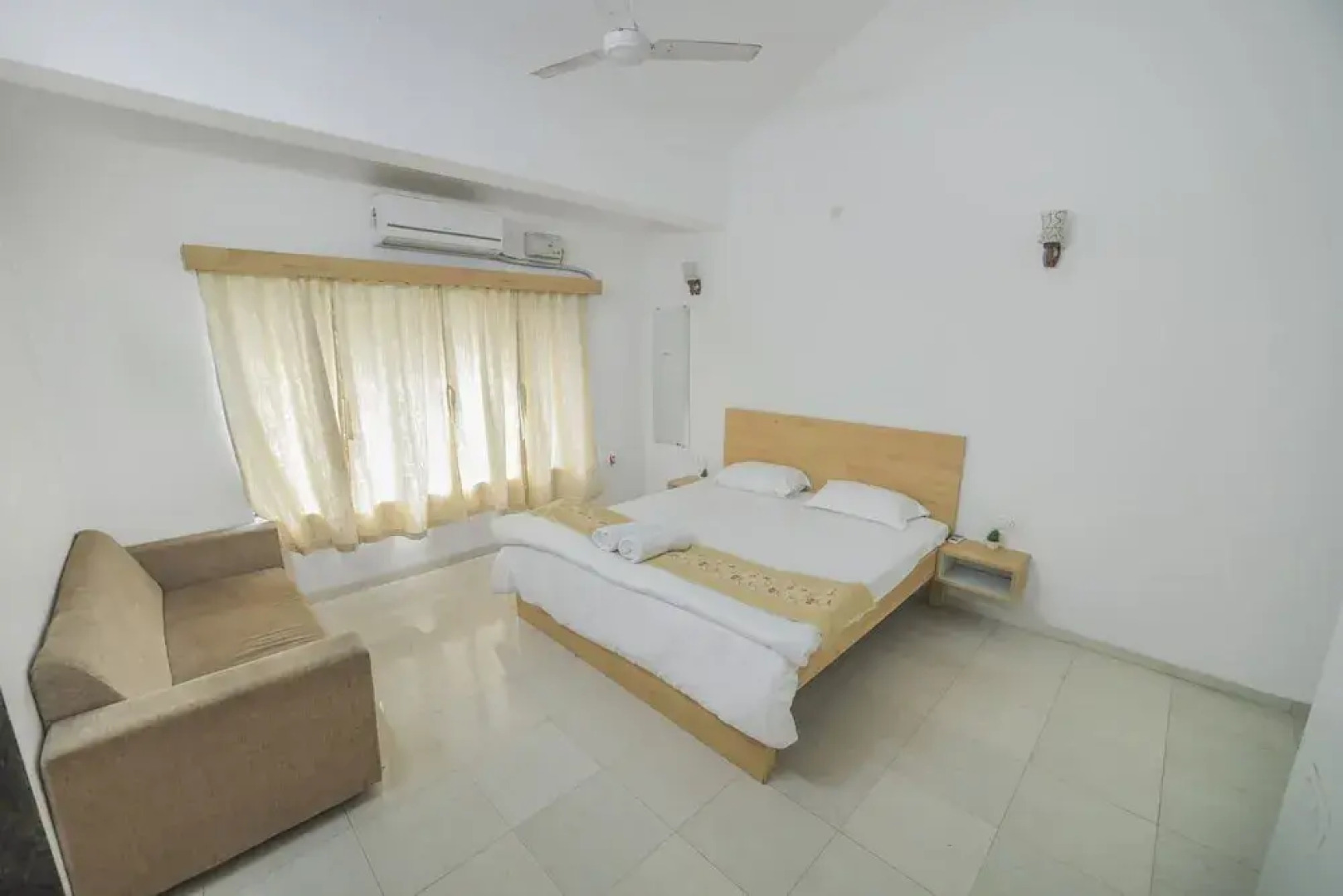 3BHK w/Pool - Dream Habitat by Universe Villas