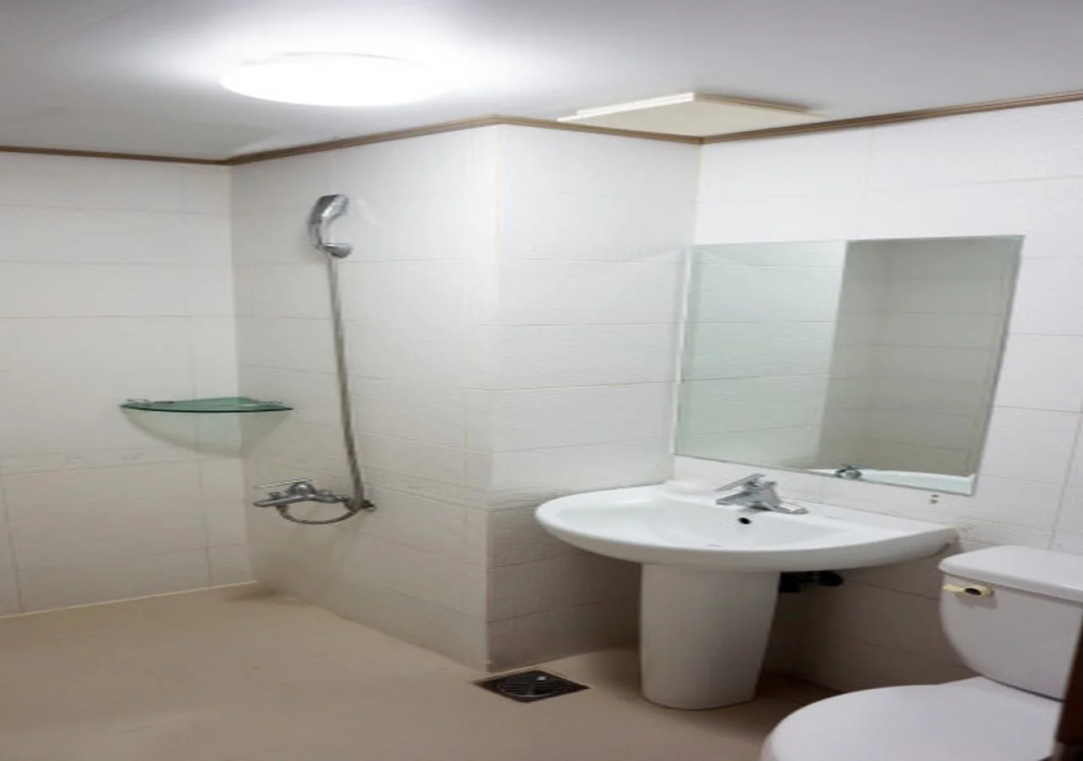 Whinstone Hotel and Resort