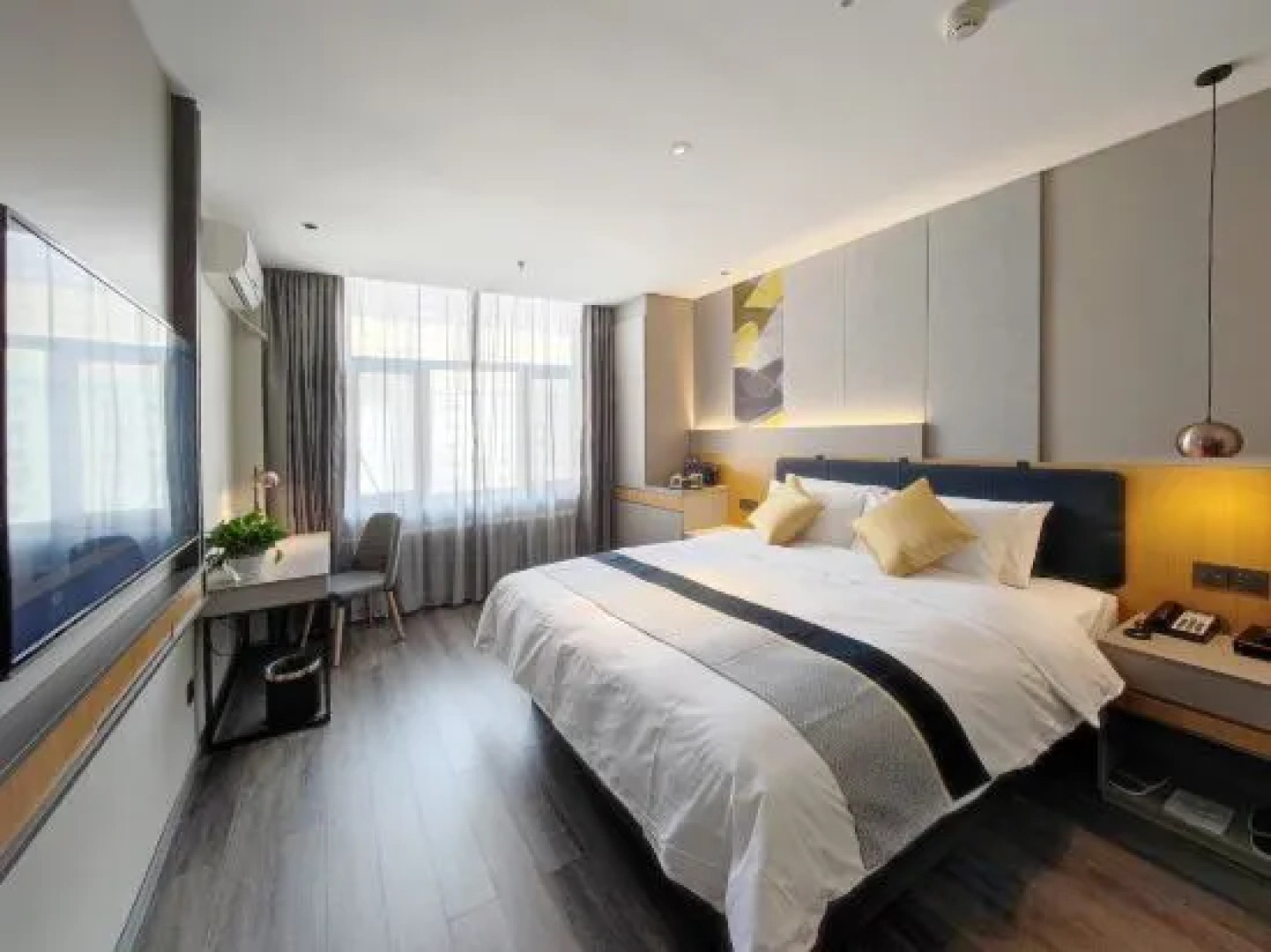 Homeinn Hotel (Jixi Jinlong Building Railway Station Wanda Plaza)