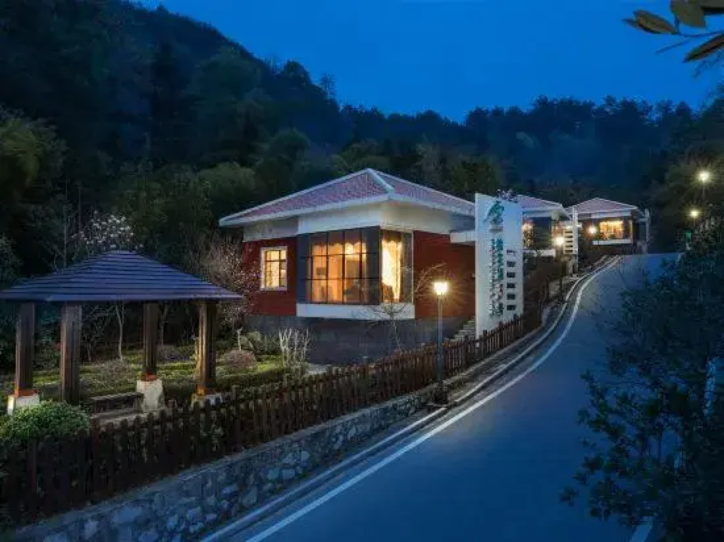 Leishan Defeng Kailong Hot Spring Hotel