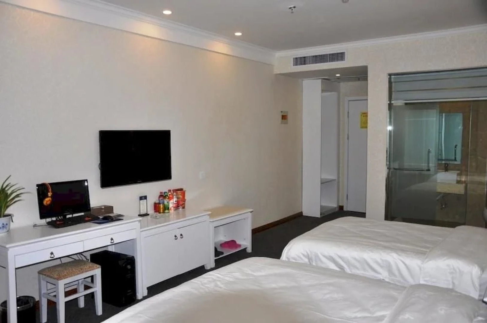 Gongyi Wanyang Business Hotel
