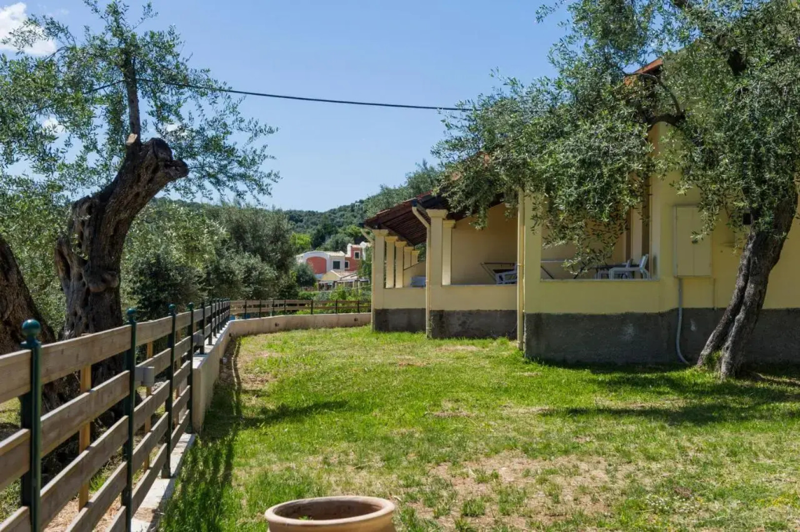 Renata Rooms & Studios