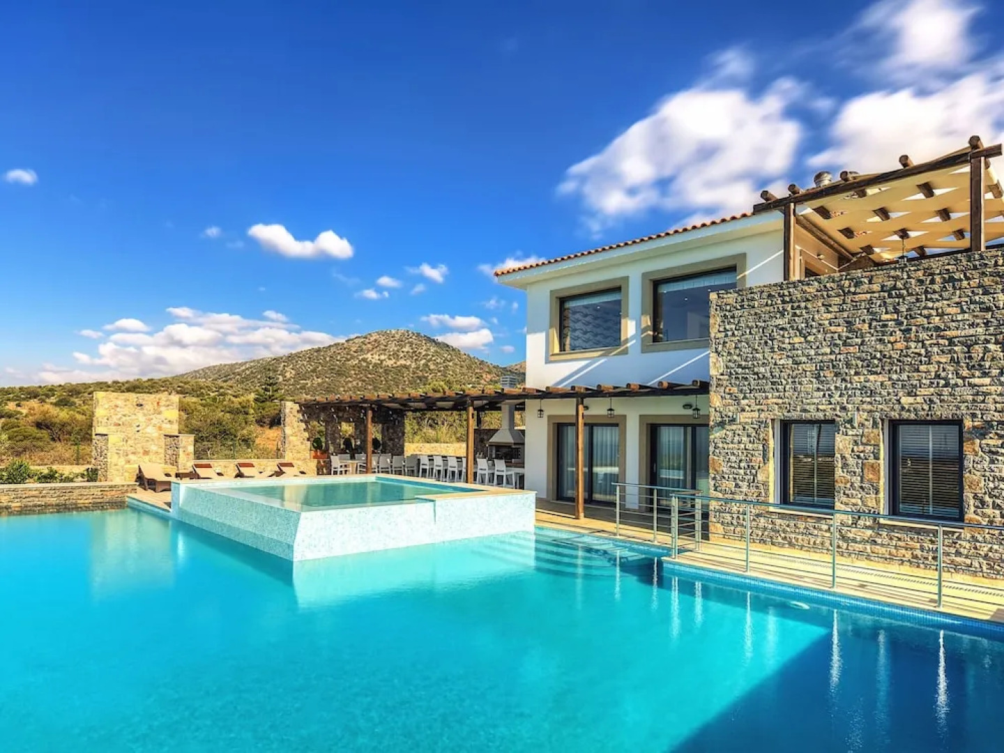 Great Villa, Enormous Pool, Nice Location near Village Sisi