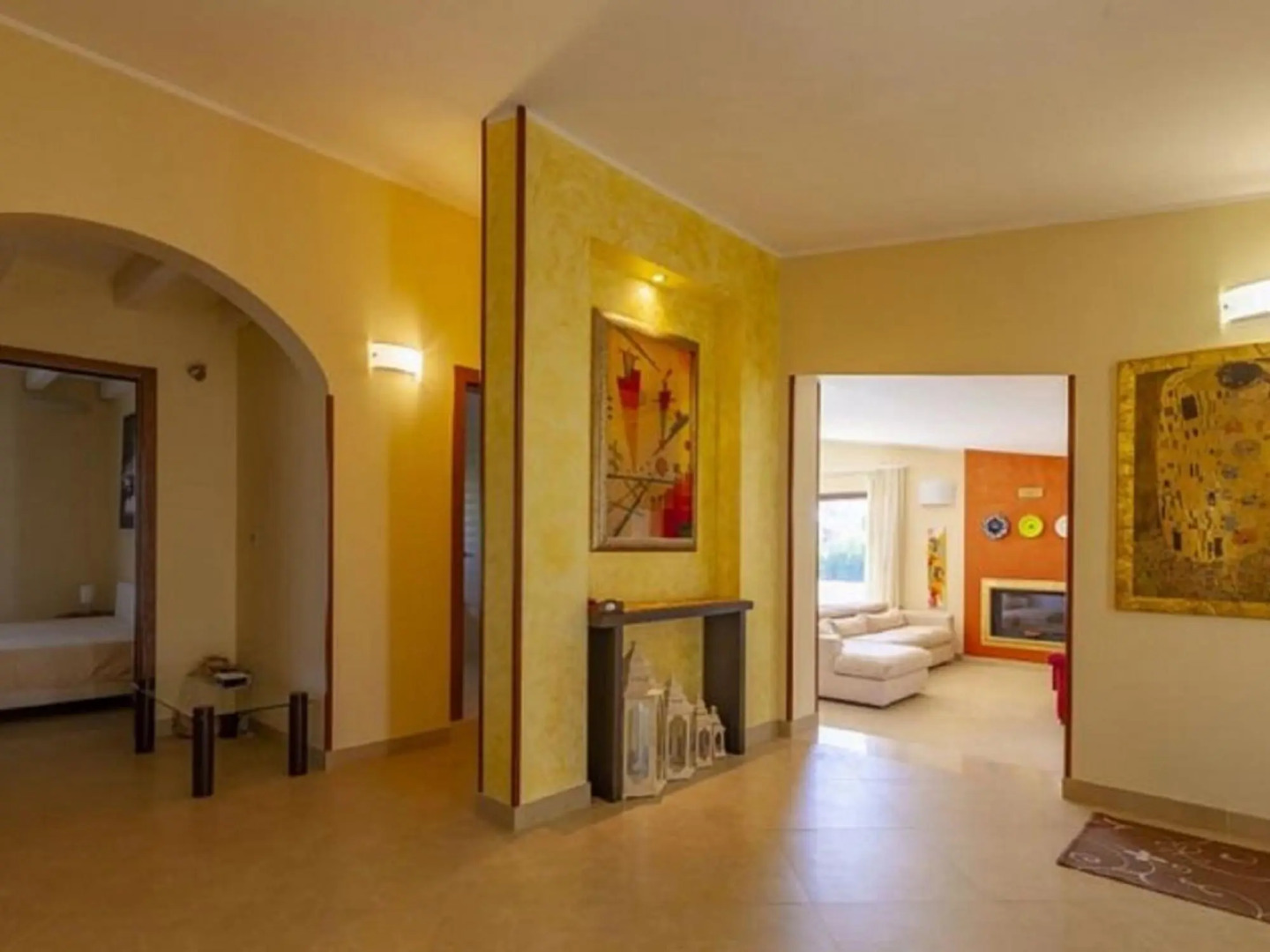 villa with private pool and air conditioning