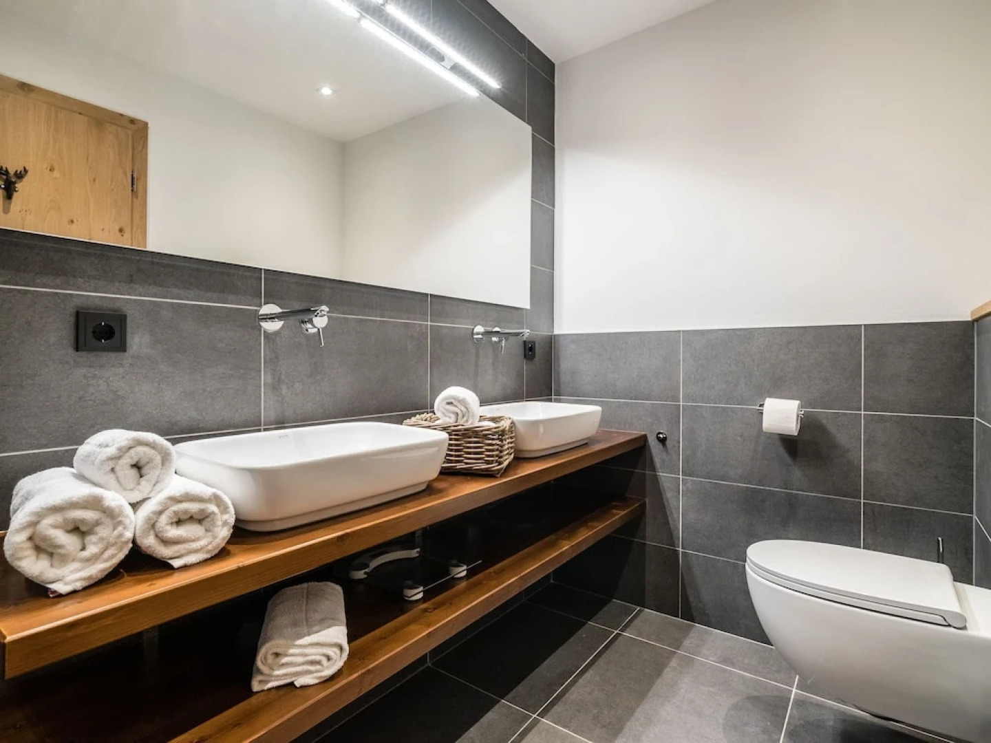 Luxurious Chalet With Sauna on Sunny Slopes in Mühlbach