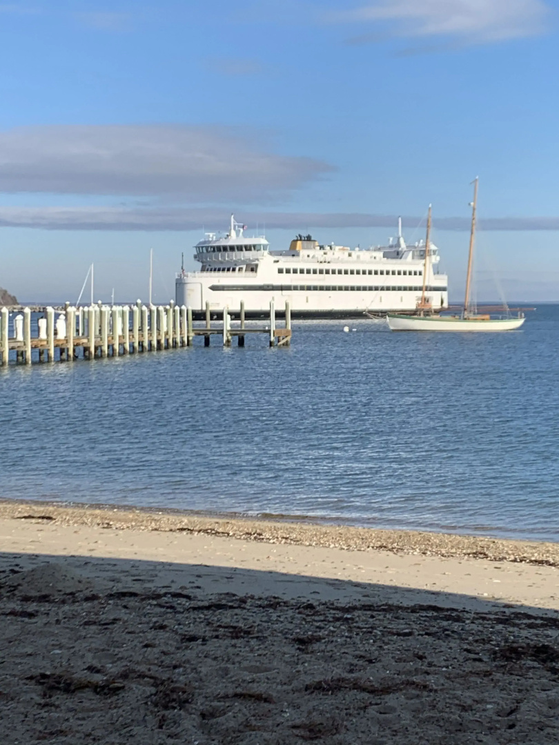 Vineyard Harbor Motel - Private Beach