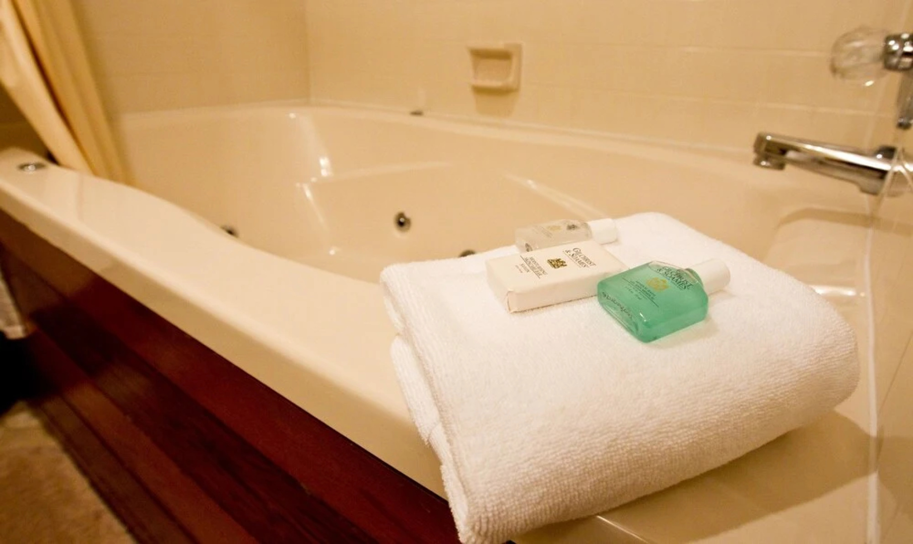 Red Bud Cove Bed & Breakfast Suites