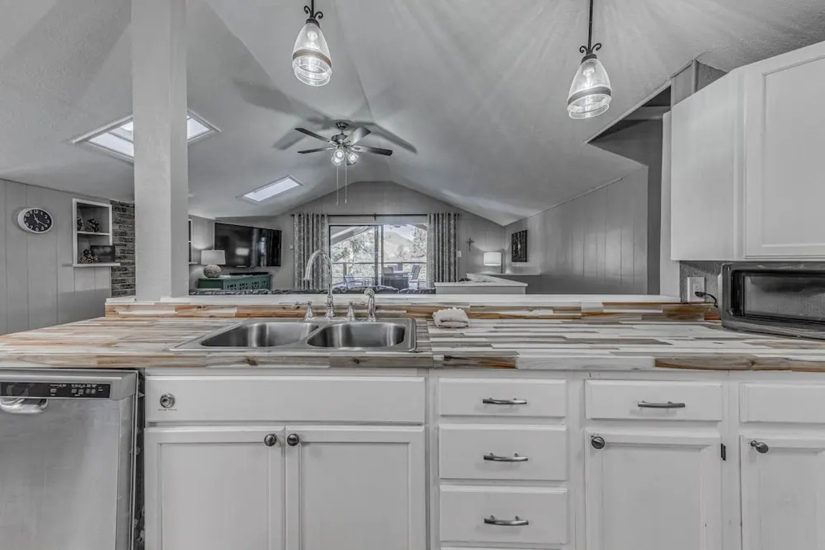 Ruidoso Retreat w/ Mtn Views ~ 20 Mi to Ski Apache