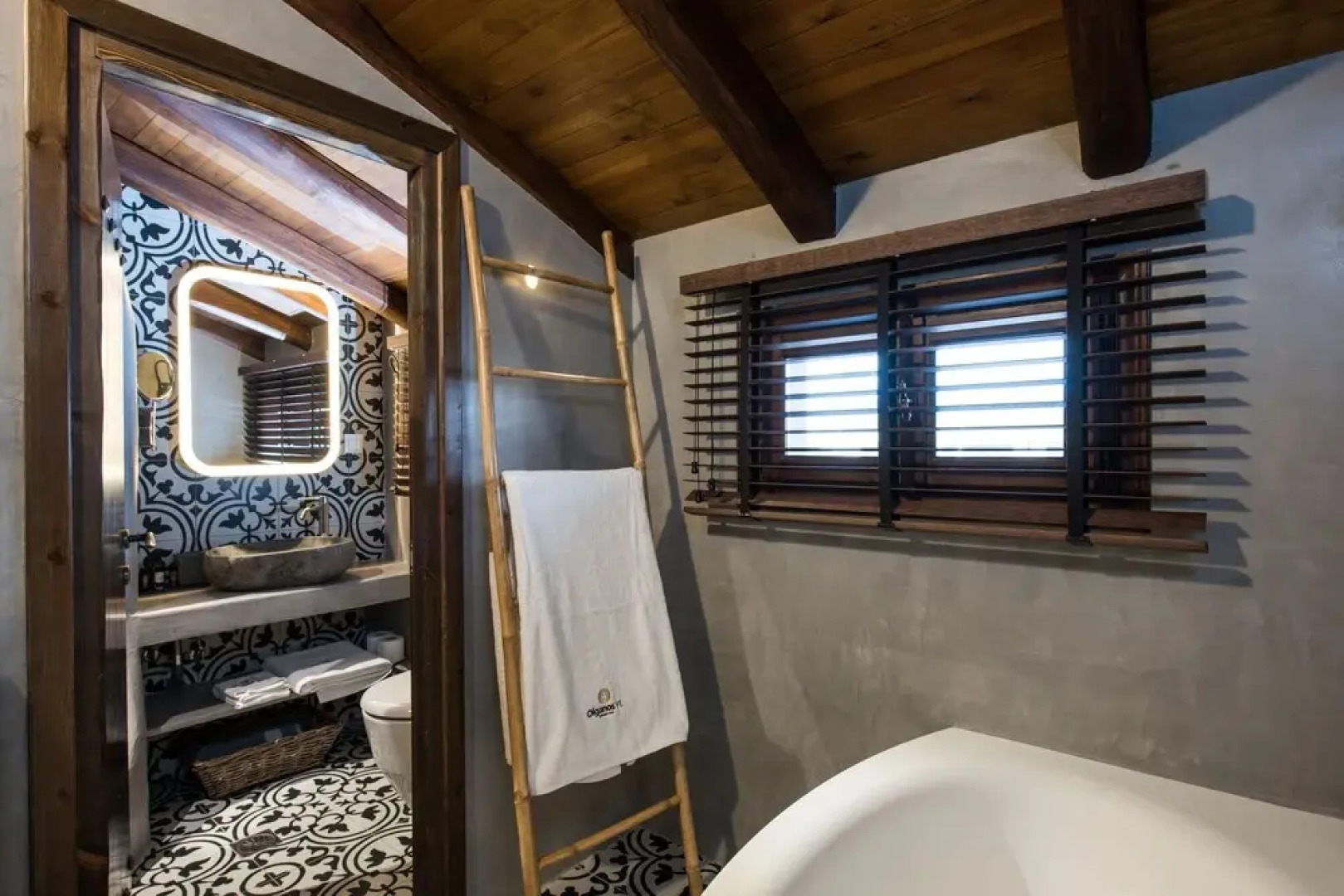 Olganos VL Luxury Rooms & Suites