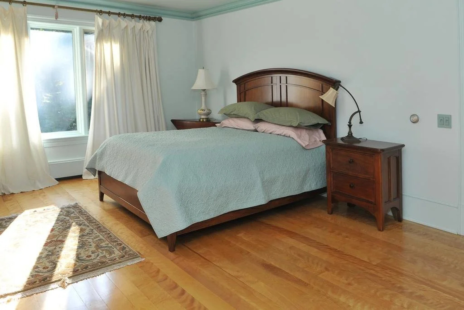 Bass Manor Bed and Breakfast & Art Museum