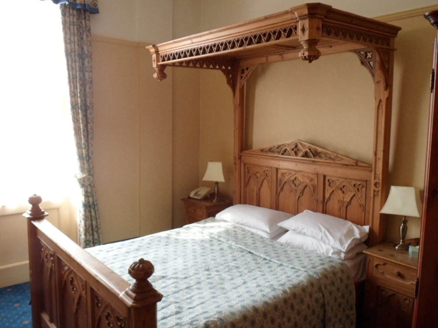 Three Queens Hotel