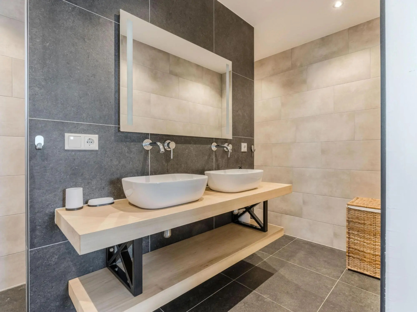 Beautiful house with two bathrooms on a holiday park near Baarle-Nassau