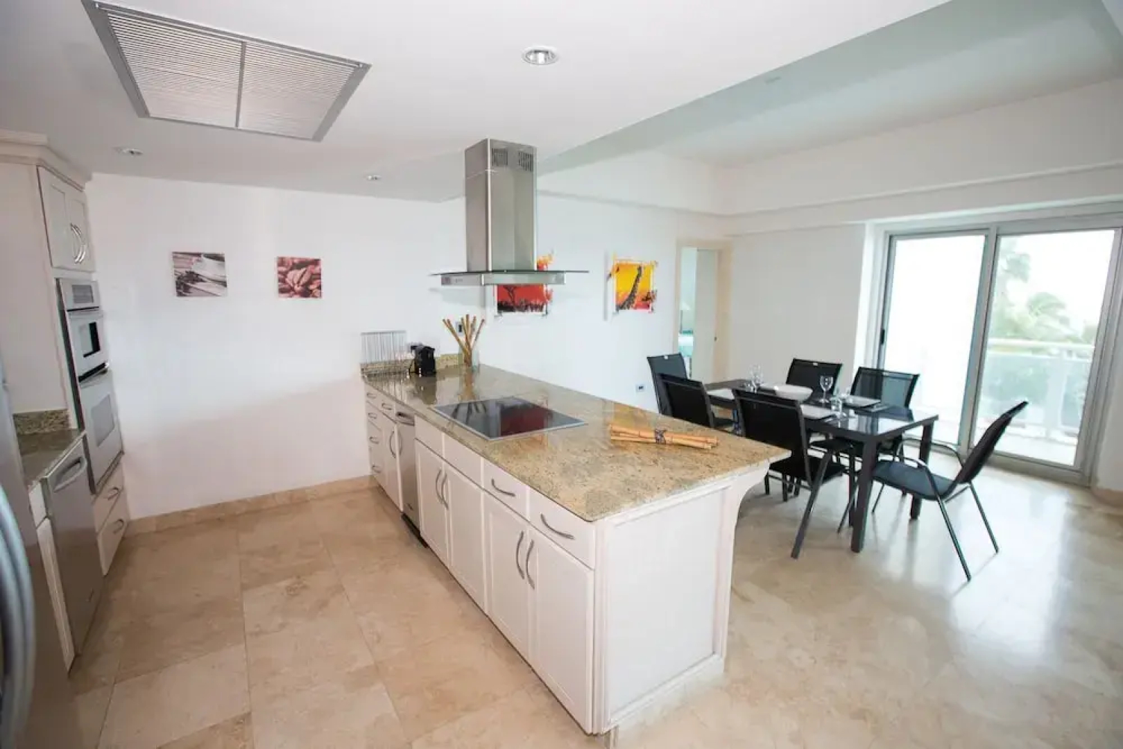 *The CLIFF_ BEACHFRONT and LUXURY MODERN UNIT* C2