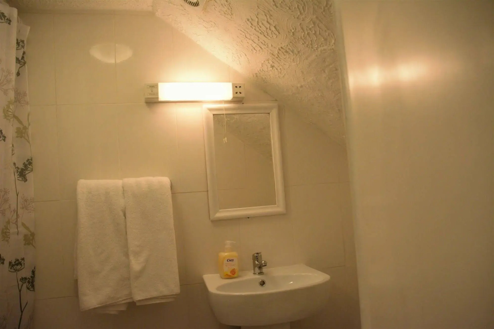 Crown Lodge Guest House