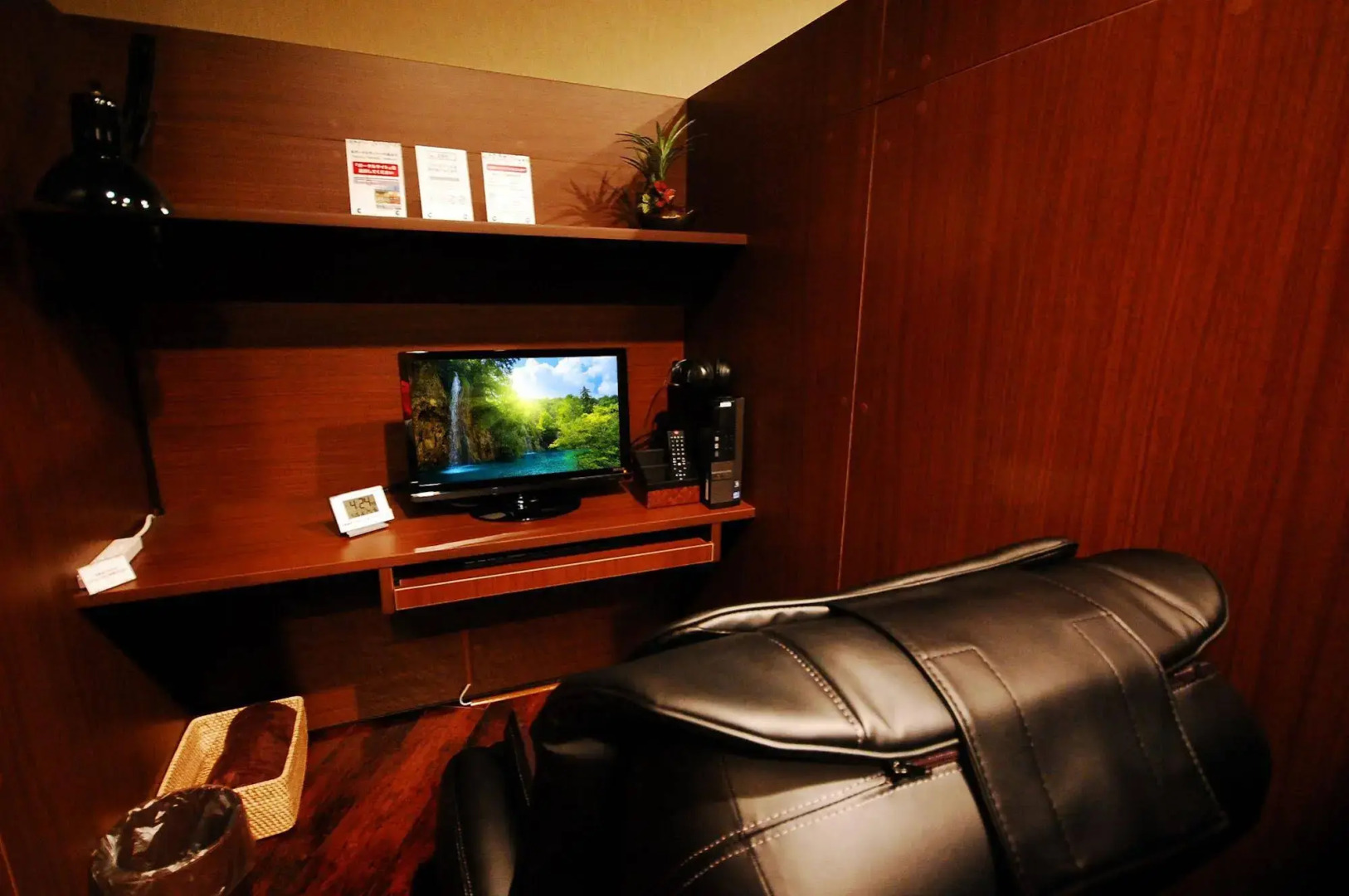 Anshin Oyado Shimbashi - Caters to Men