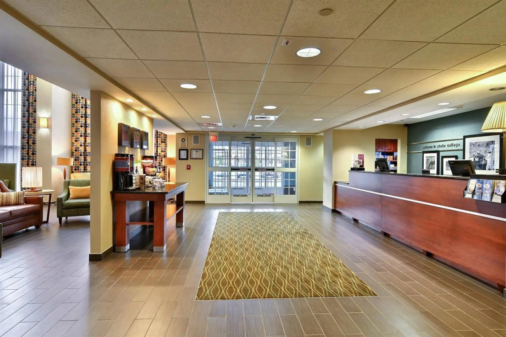 Hampton Inn & Suites State College at Williamsburg Square