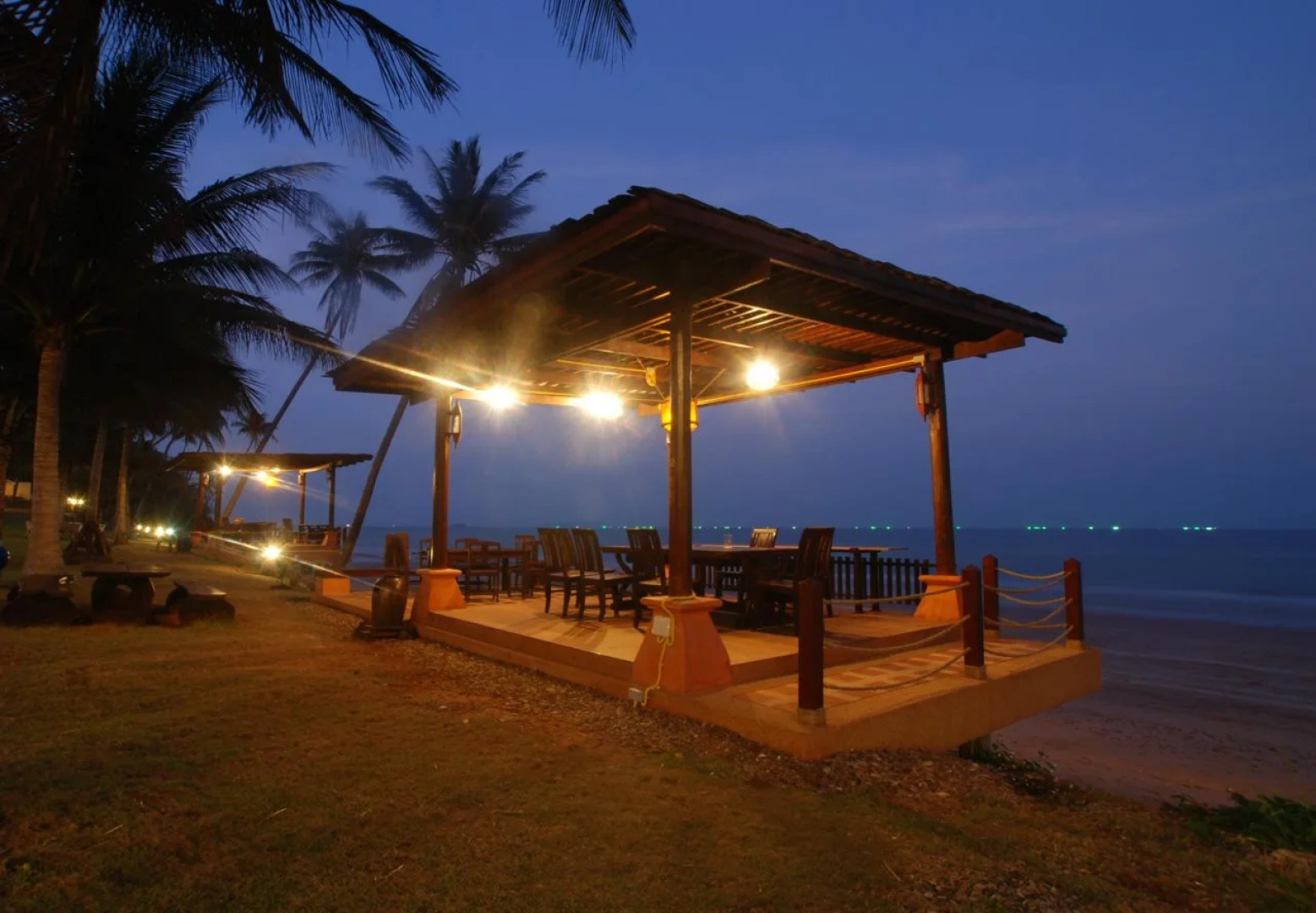 Bansaithong Beach Resort