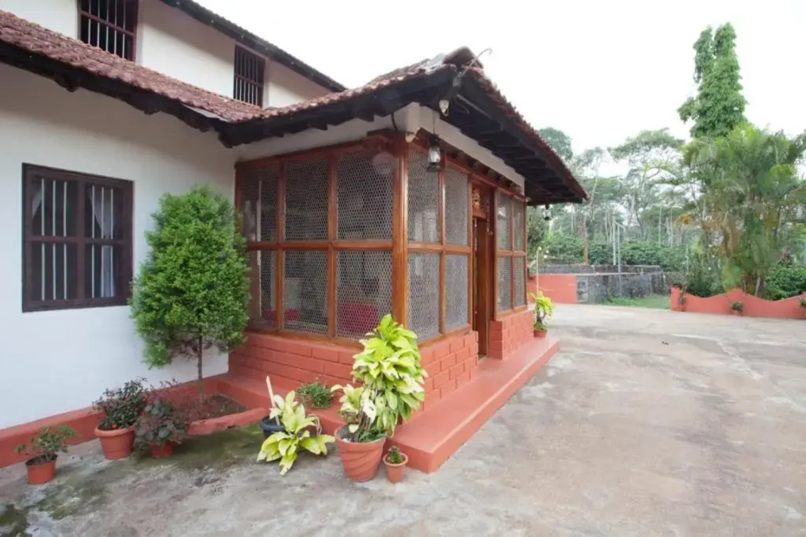 Sardar Bahadur's Heritage Bungalow Estate Stay