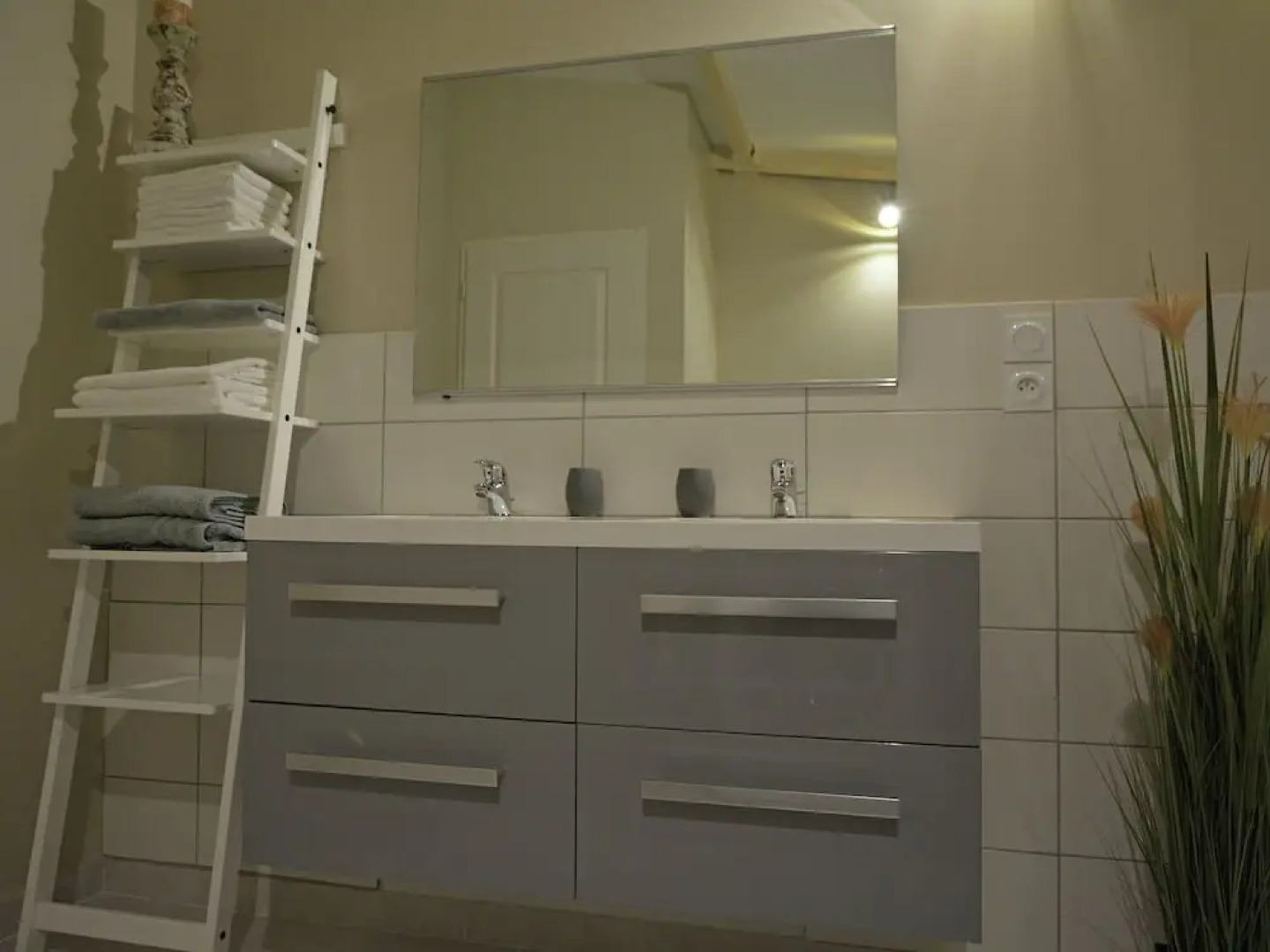 Sun-kissed Villa in Carpentras With Swimming Pool