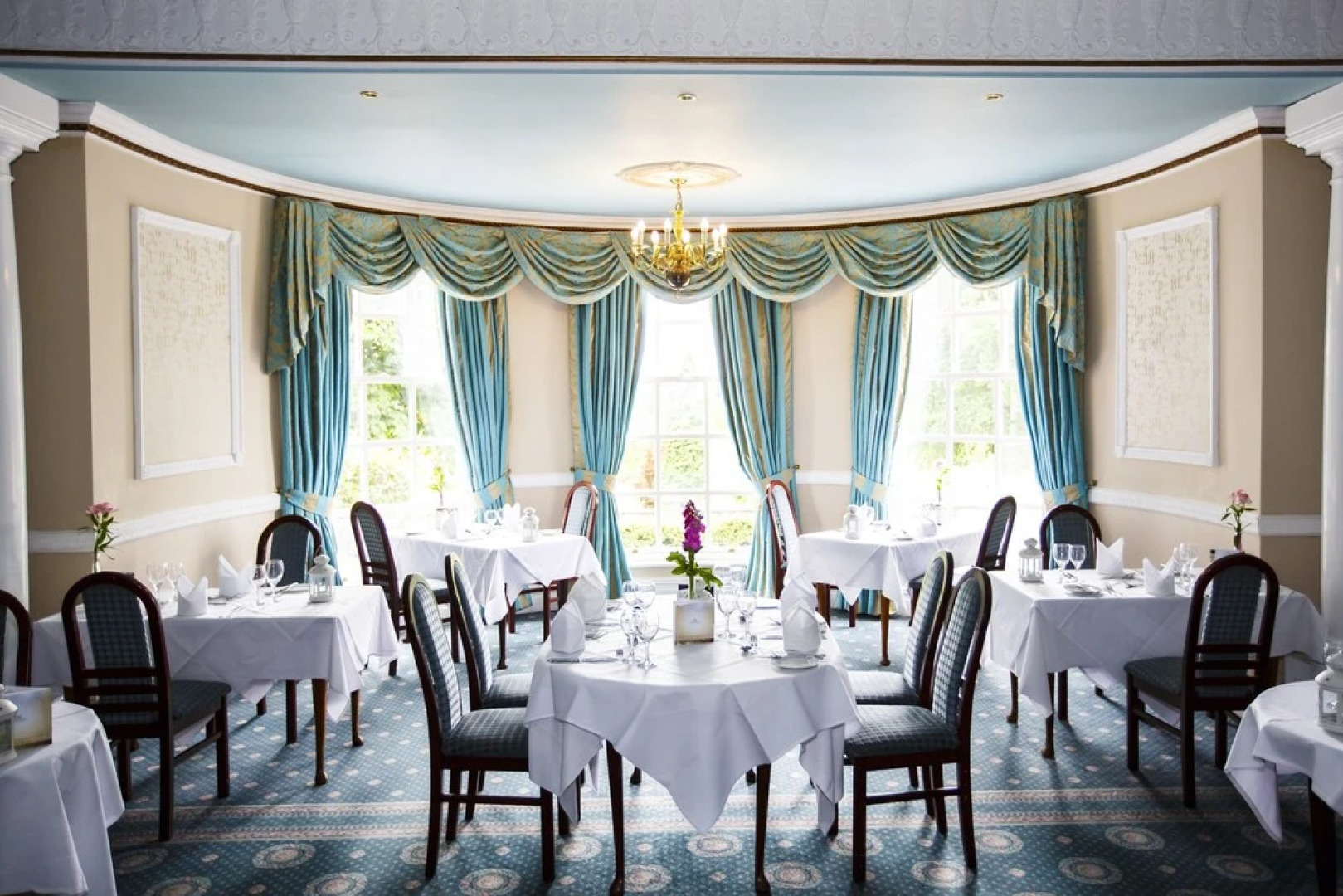 Shaw Hill Hotel Golf And Country Club