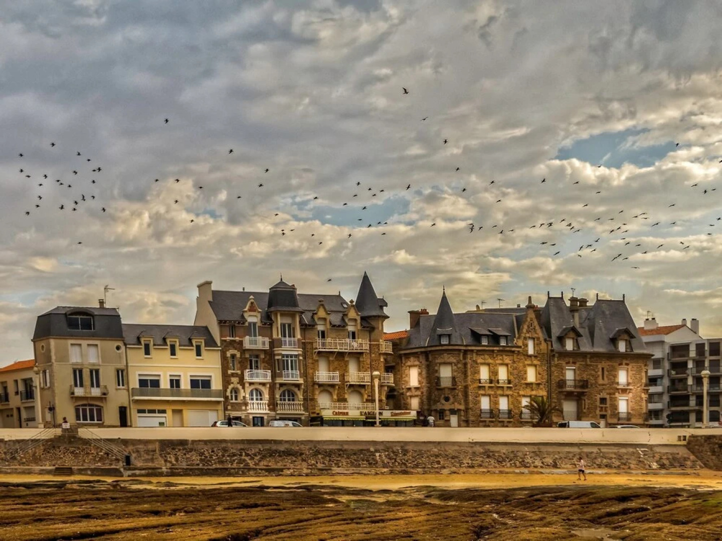 Quaint Holiday Home in Chateau-d'Olonne near Sea