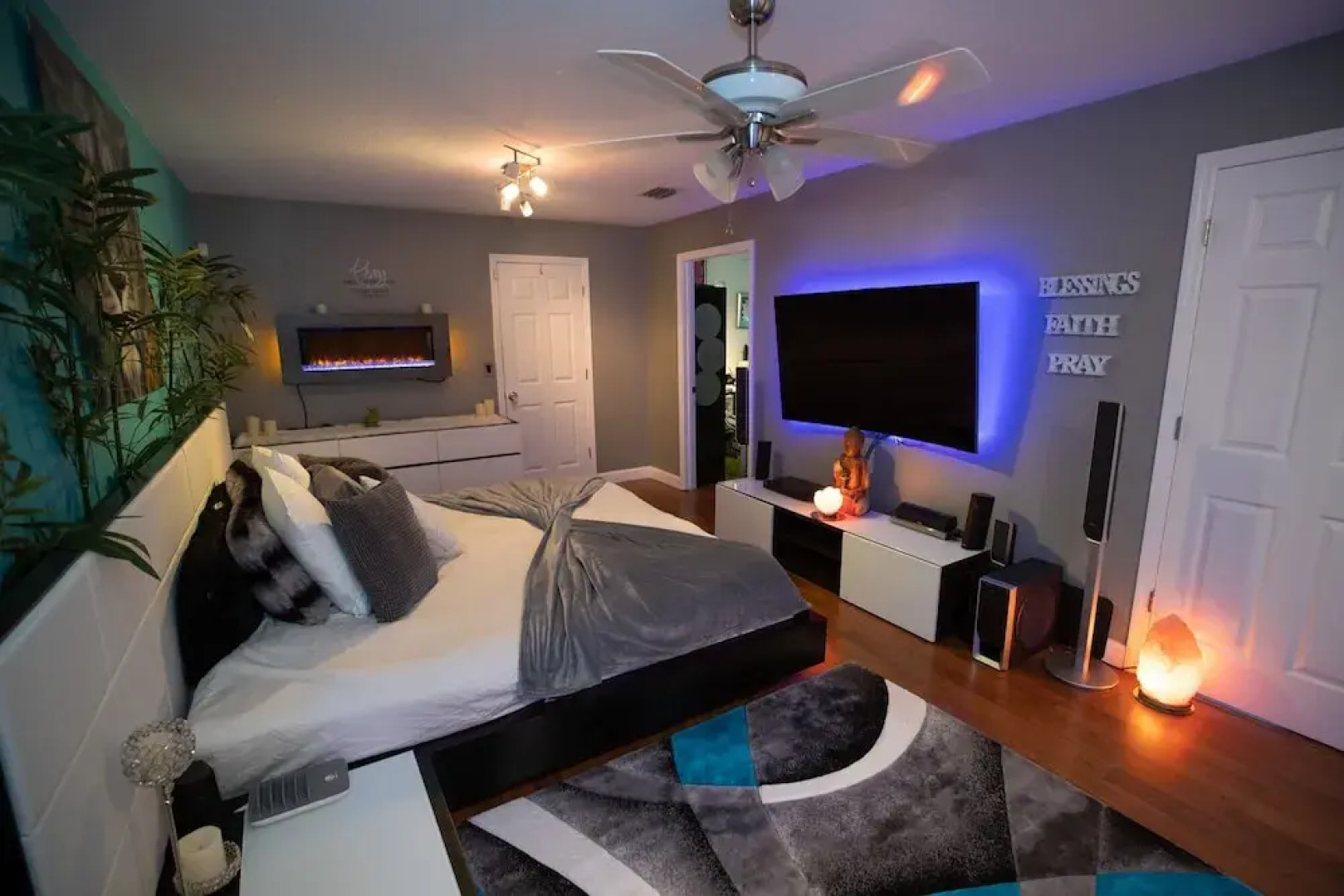 Urban Oasis W/hot Tub, Heated Pool And Private Movie Theater 2 Bedroom Home by RedAwning