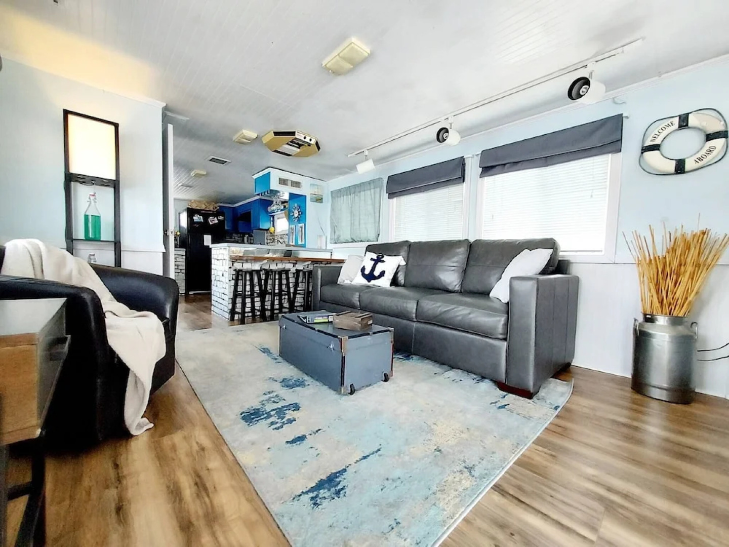 2 Story Houseboat Seeking a Captain Fishpets Ok