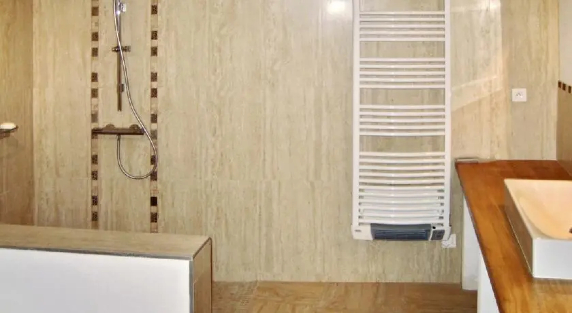 HomeRez - farmhouse Maison Verger