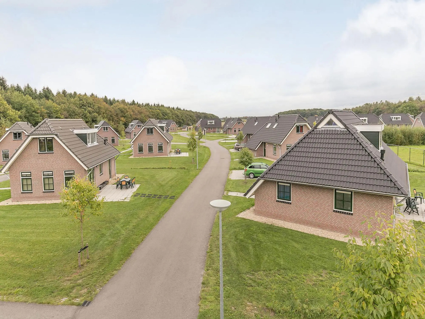 Detached 2 Bathroom Villa in Quiet Location near Forest