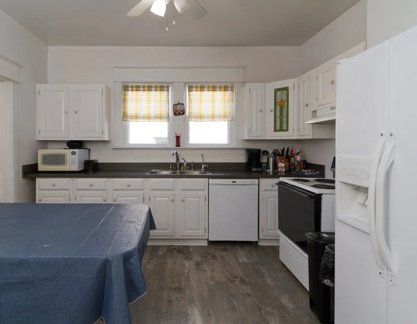 Fully Furnished 4-bedroom Located on a Quiet Block