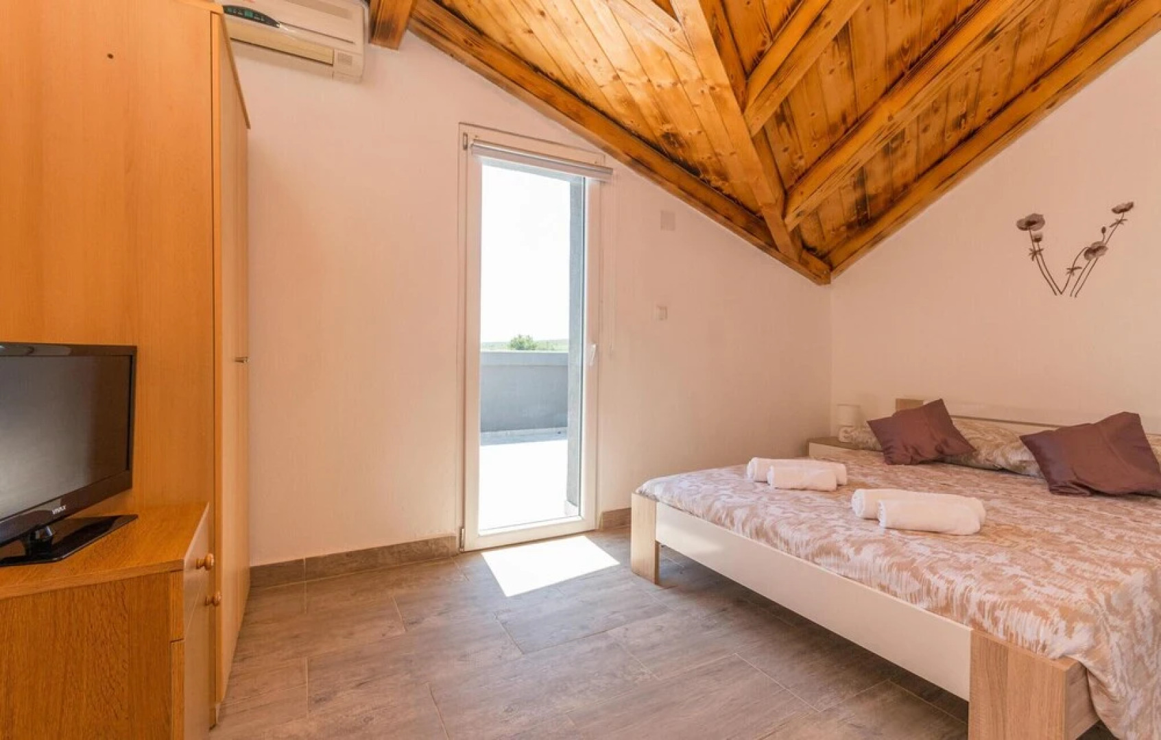 Amazing Home in Donje Rastane With 3 Bedrooms, Wifi and Outdoor Swimming Pool