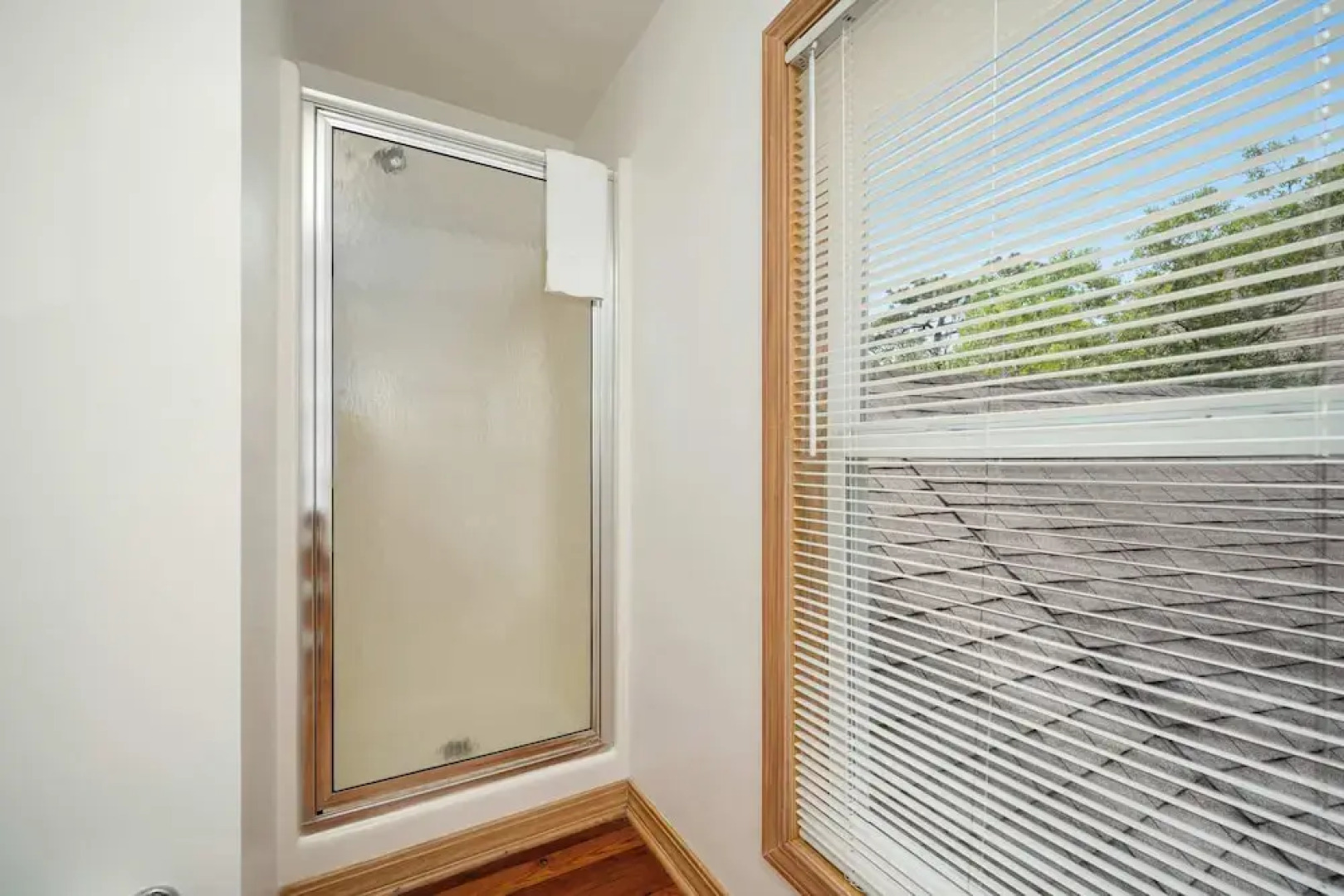 Secluded Waterfront Retreat for 23 Dock, Pets OK