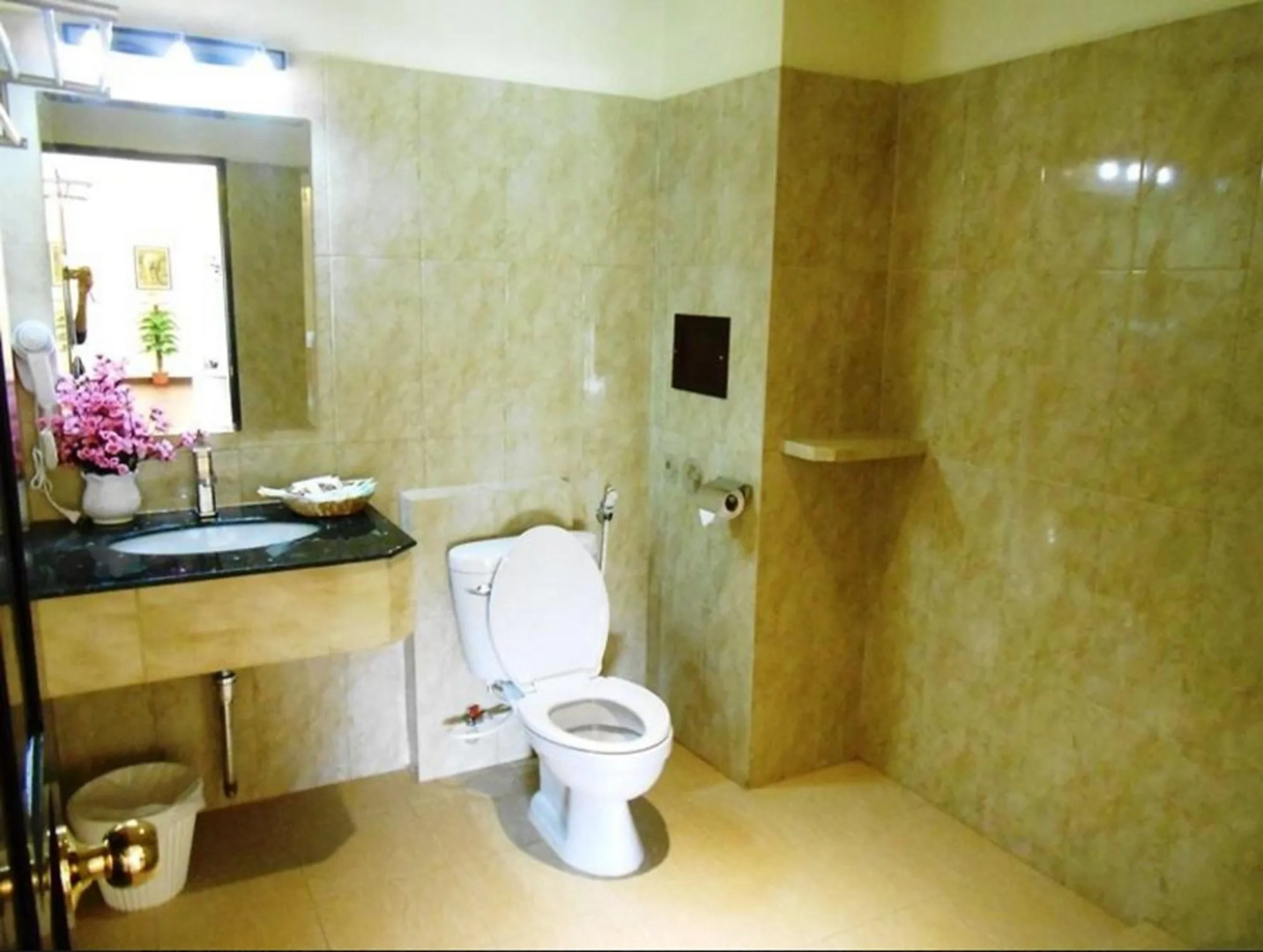 Phonethip Plaza Hotel