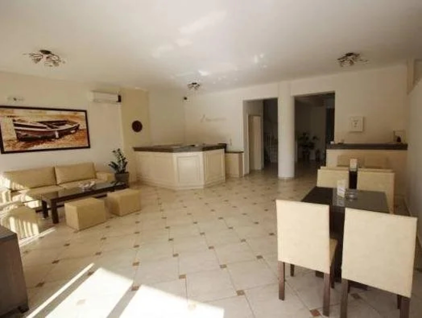 Konstantinos Hotel & Apartments