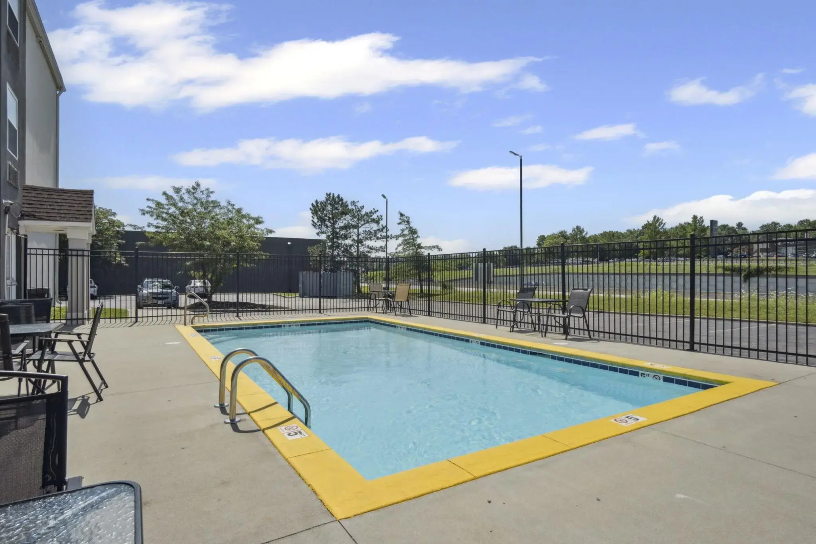 Sonesta Essential Hotels & Suites Kansas City/Blue Springs