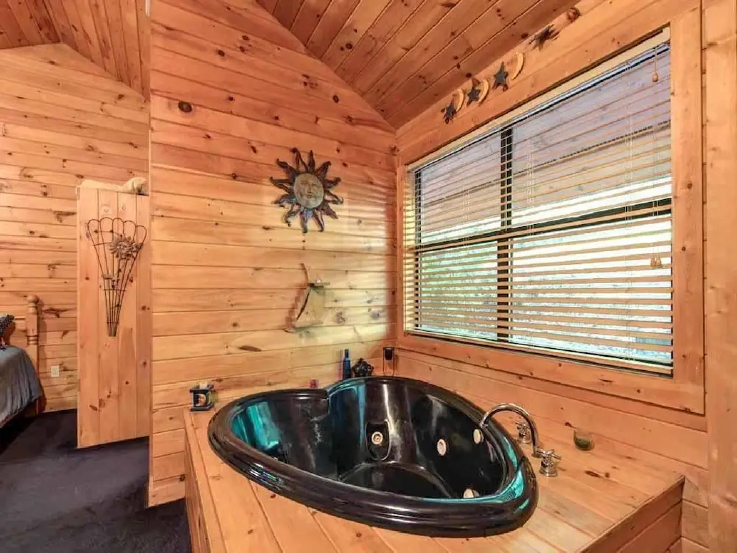 Star Struck 1 Bedroom Home with Hot Tub