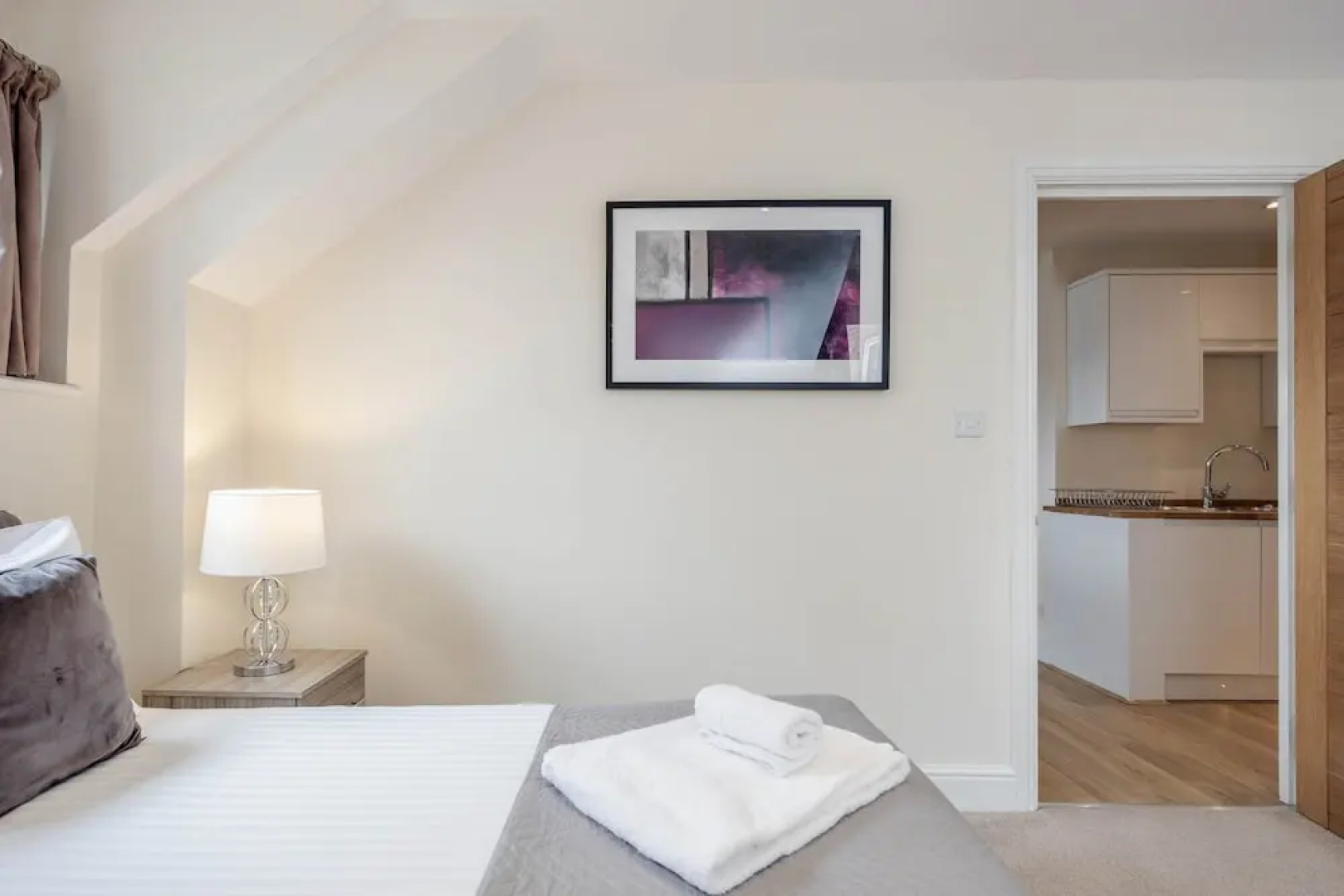 Luxury 1 Bedroom Apartment with Parking