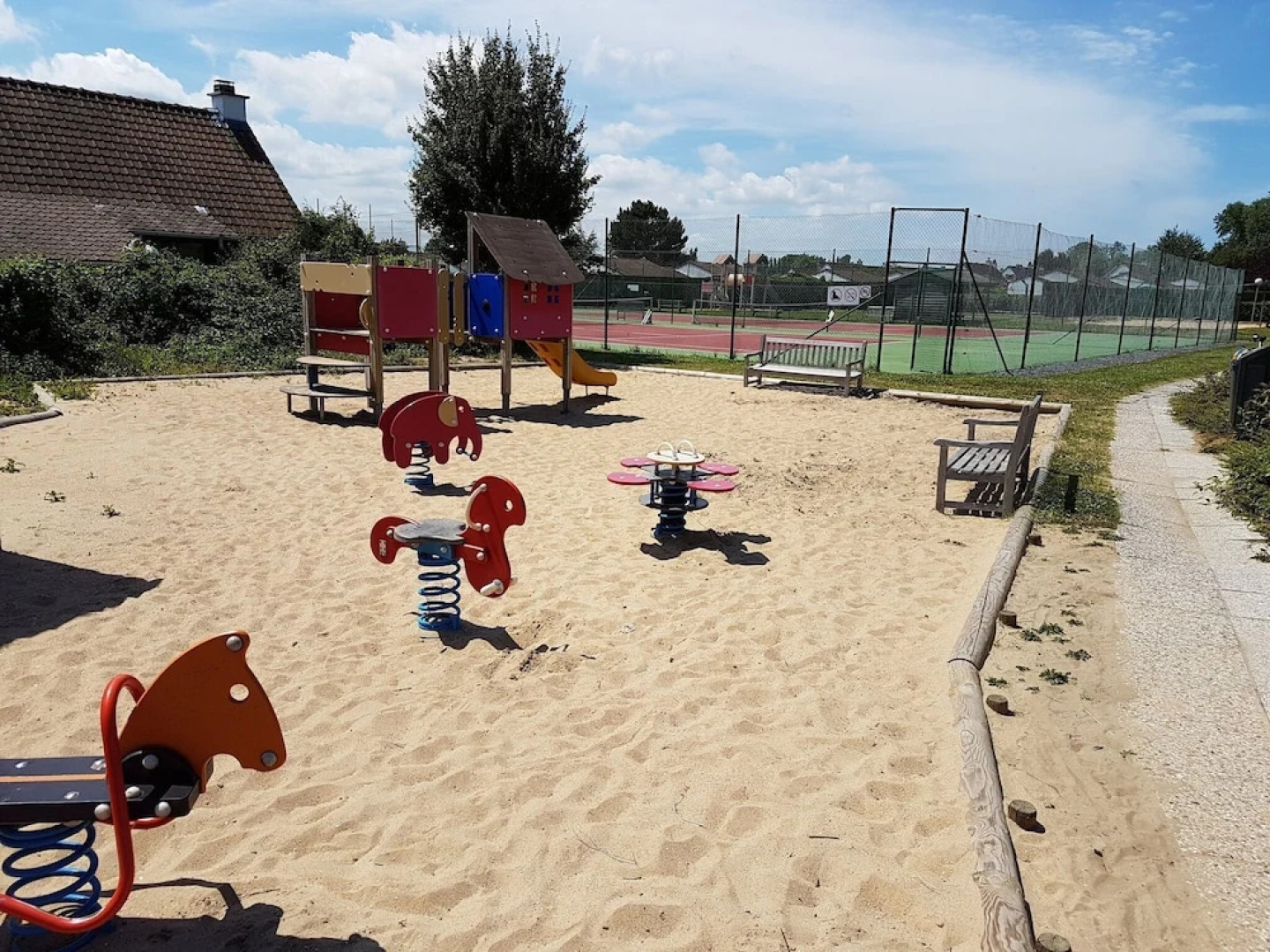 Cozy Cottage With Terrace, not far From De Panne